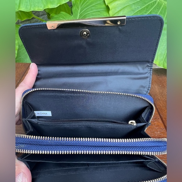 NWT Navy with gold accents, Bi-Fold Clutch Wallet - Picture 4 of 4